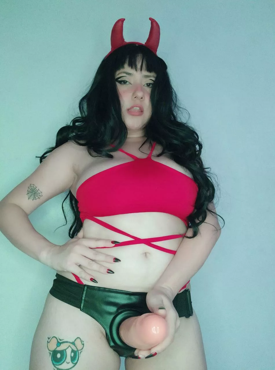 what would you do if i asked you to put on panties and bend over? 😈 posted by Fatimkjl