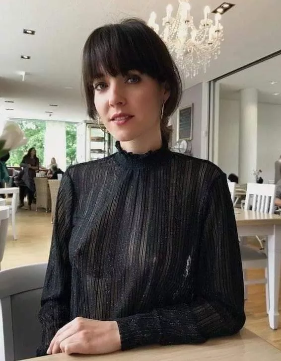 Who is she posted by qwkrtnu