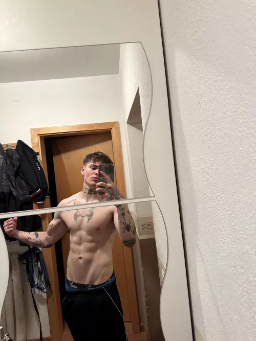 😈😈 you into muscles ? by imraezify