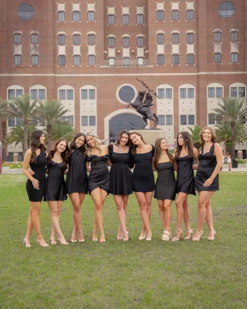 [9] Sorority Sisters by whitetoweltw