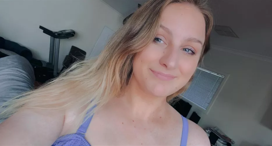 A blond in blue, I would love to please you🥺 by AptSiding