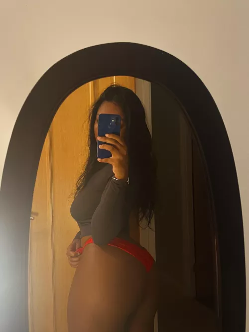 Anyone here who eats it from the back? ;) by YourAfricanDelight