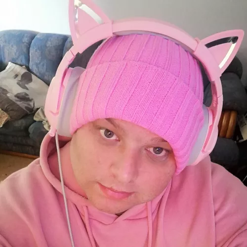 Anyone play Fortnite?? by Beautiful-Act7210