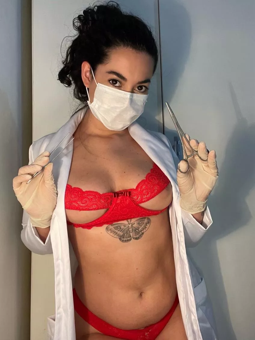 Anyone there in need of a suture? 💉 posted by lunasoares