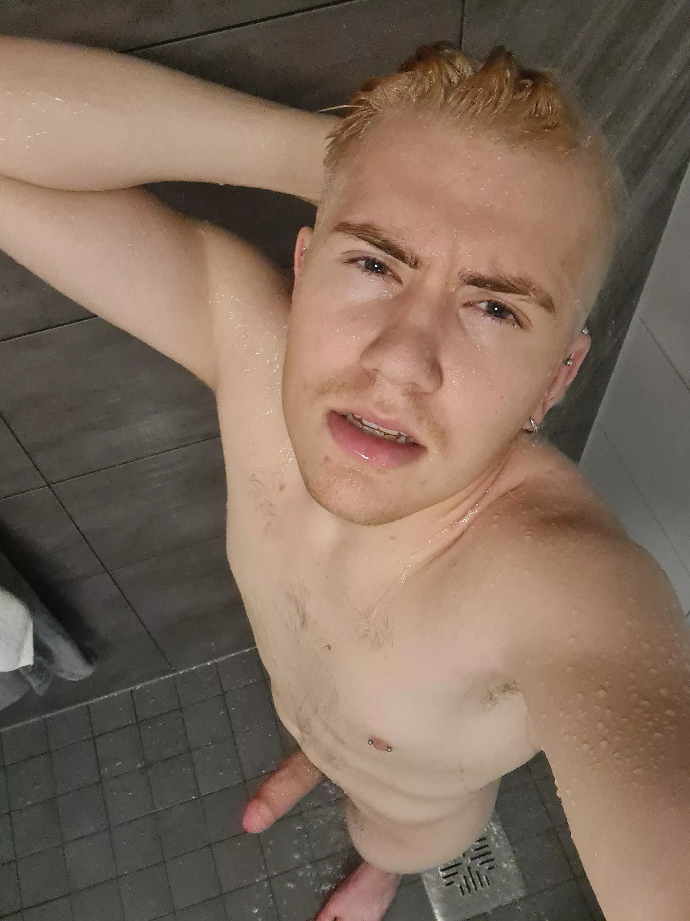 Come shower w me😏 posted by ConsiderationSoft812