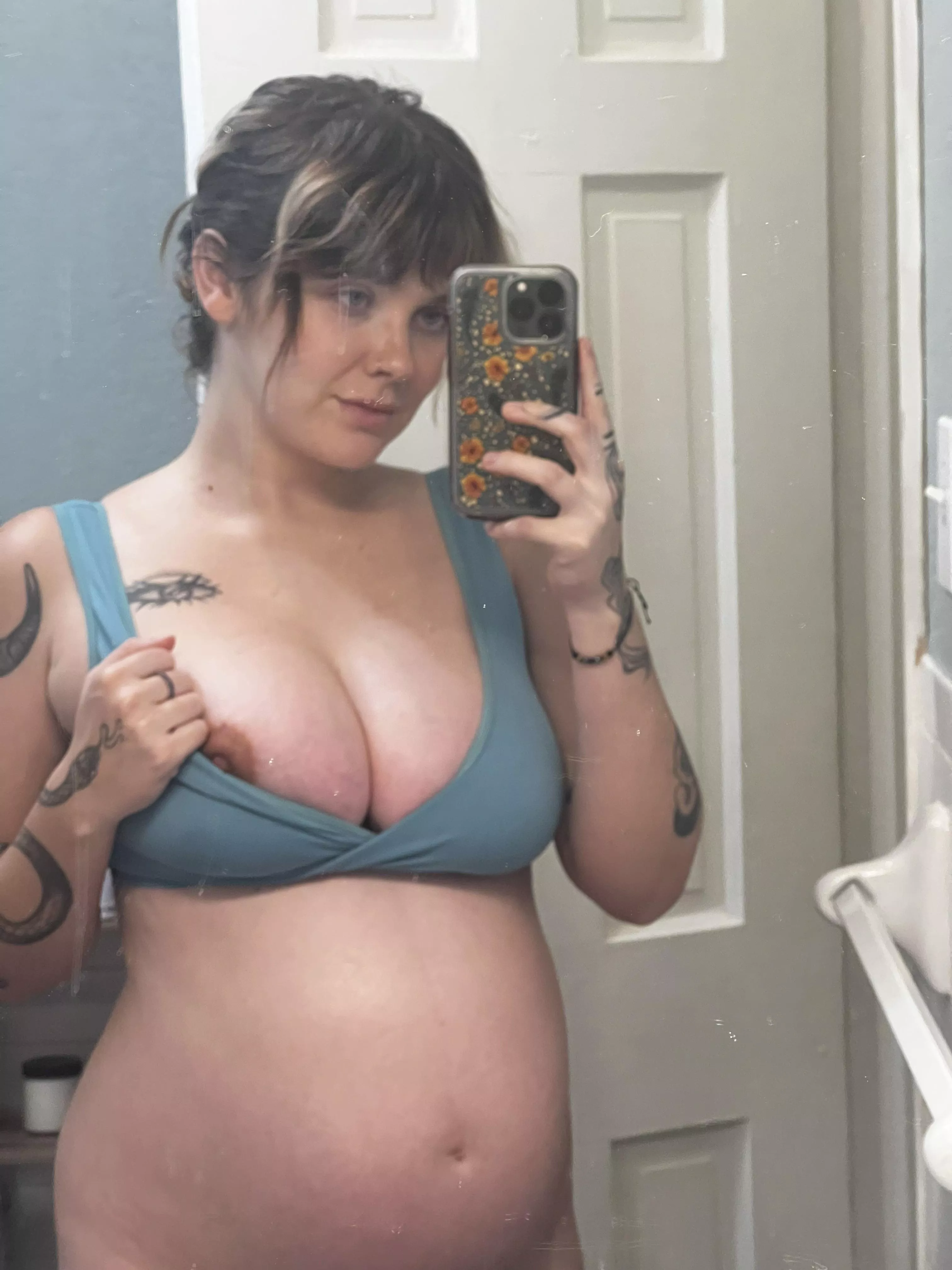 Describe my pregnant body in 1 word posted by BlackMagicVu