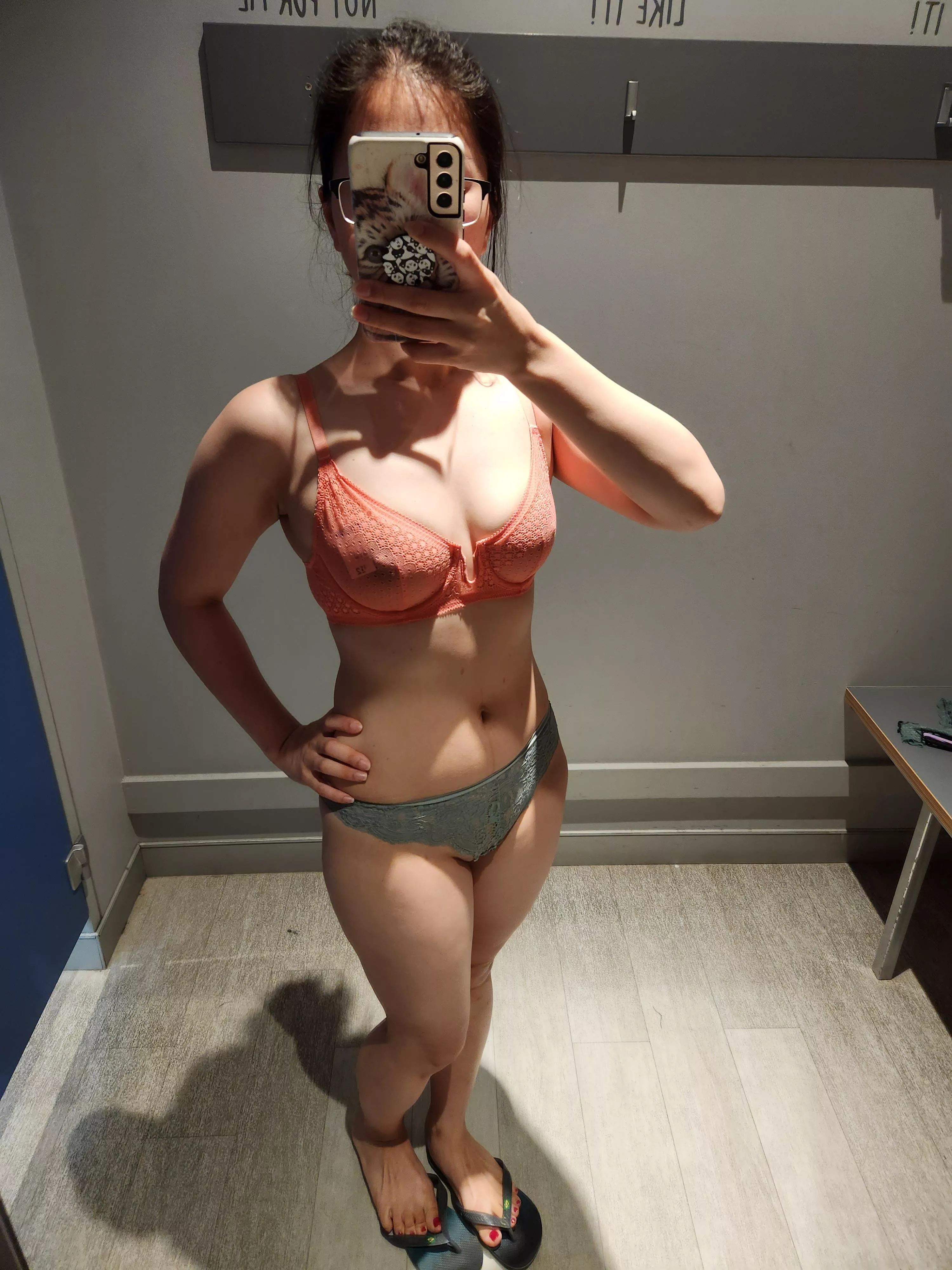 Did i catch you peeking? posted by vieravixen