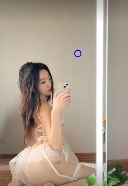 Don’t worry, your computer is not frozen. You’re just stunned by my beauty. by pumpedtheater