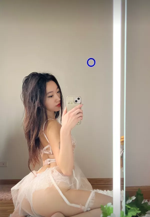 Don’t worry, your computer is not frozen. You’re just stunned by my beauty. posted by pumpedtheater