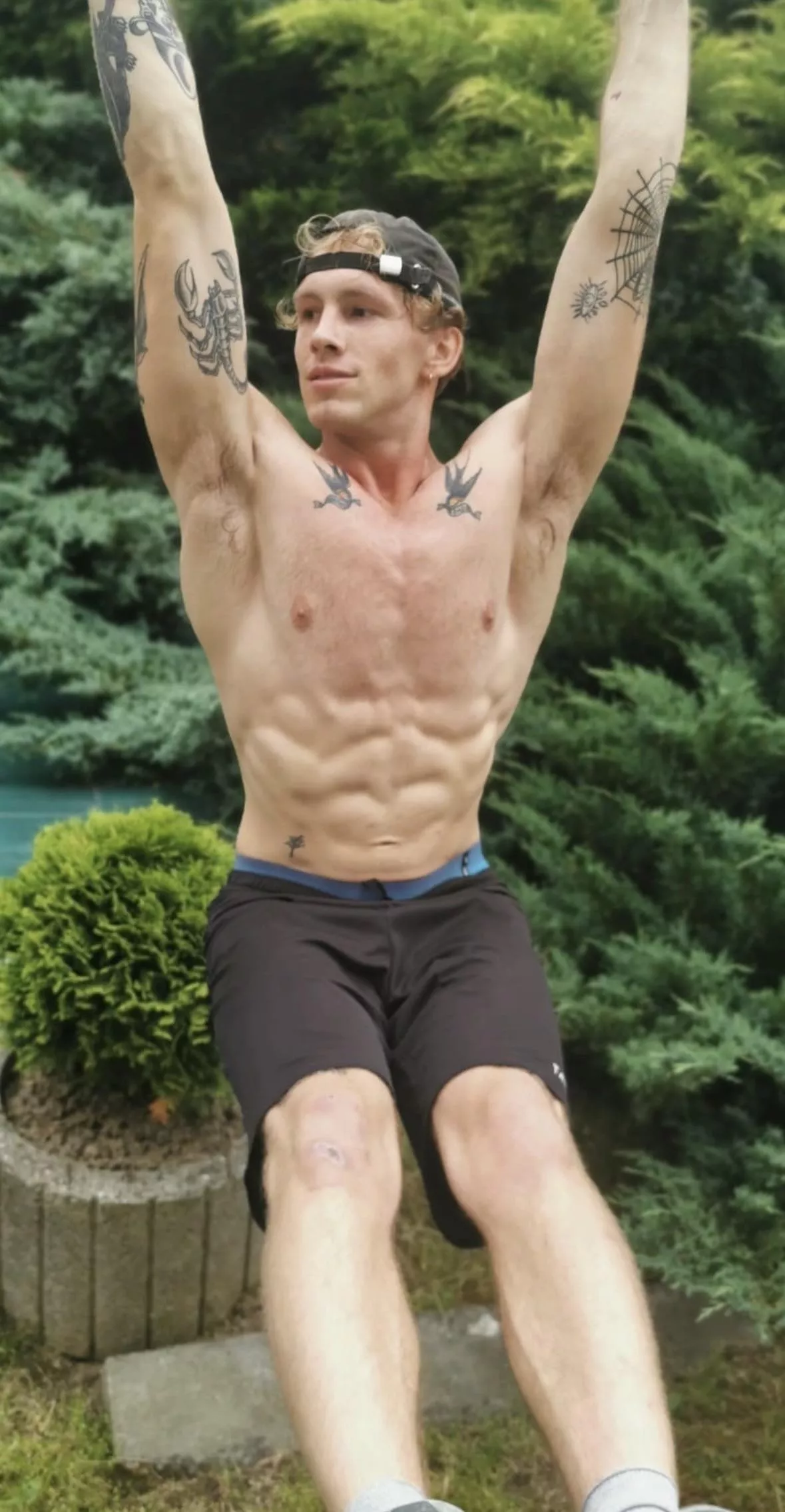 Fresh sweat..wanna get under my pits? posted by AlphaJake23