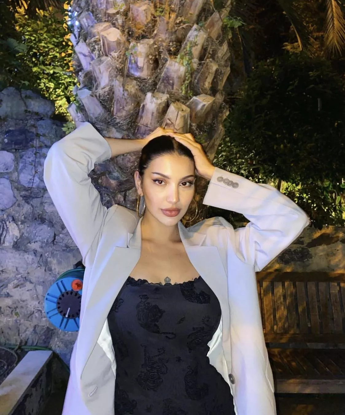 getting ready for blowjob in the office garden posted by sharingdarling