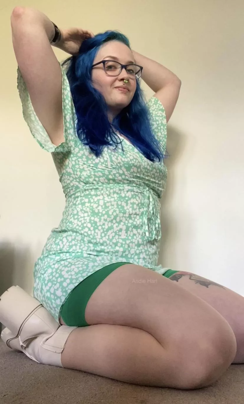 green hold ups to match the dress 😀 posted by AndieHart98