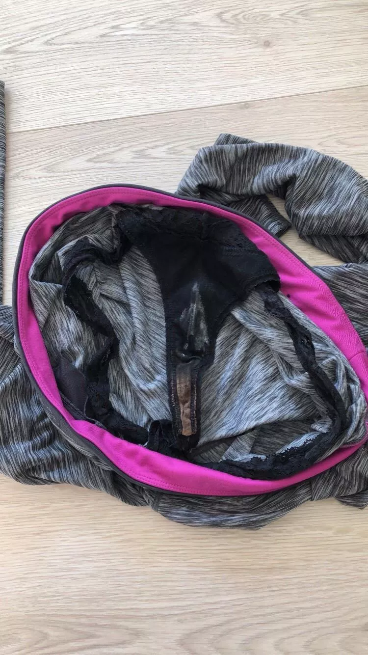 Guess running really made my Roomie (F24) wet and horny! Smelled so sweaty and dirty! 🤩 posted by hayjay098