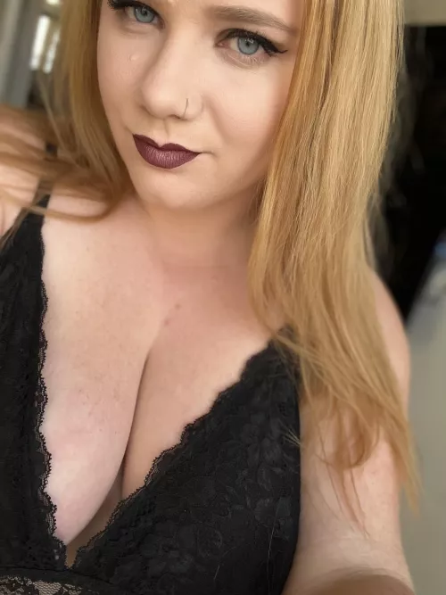 Happy Tuesday by Lauraleslie