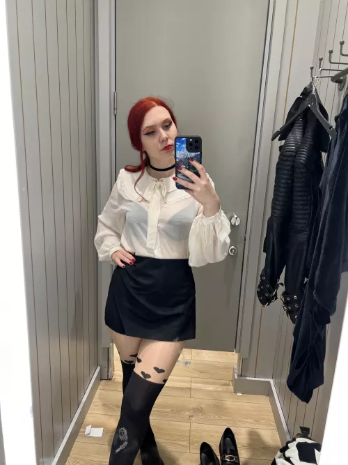 Hello 🖤 by ichigo_emaa