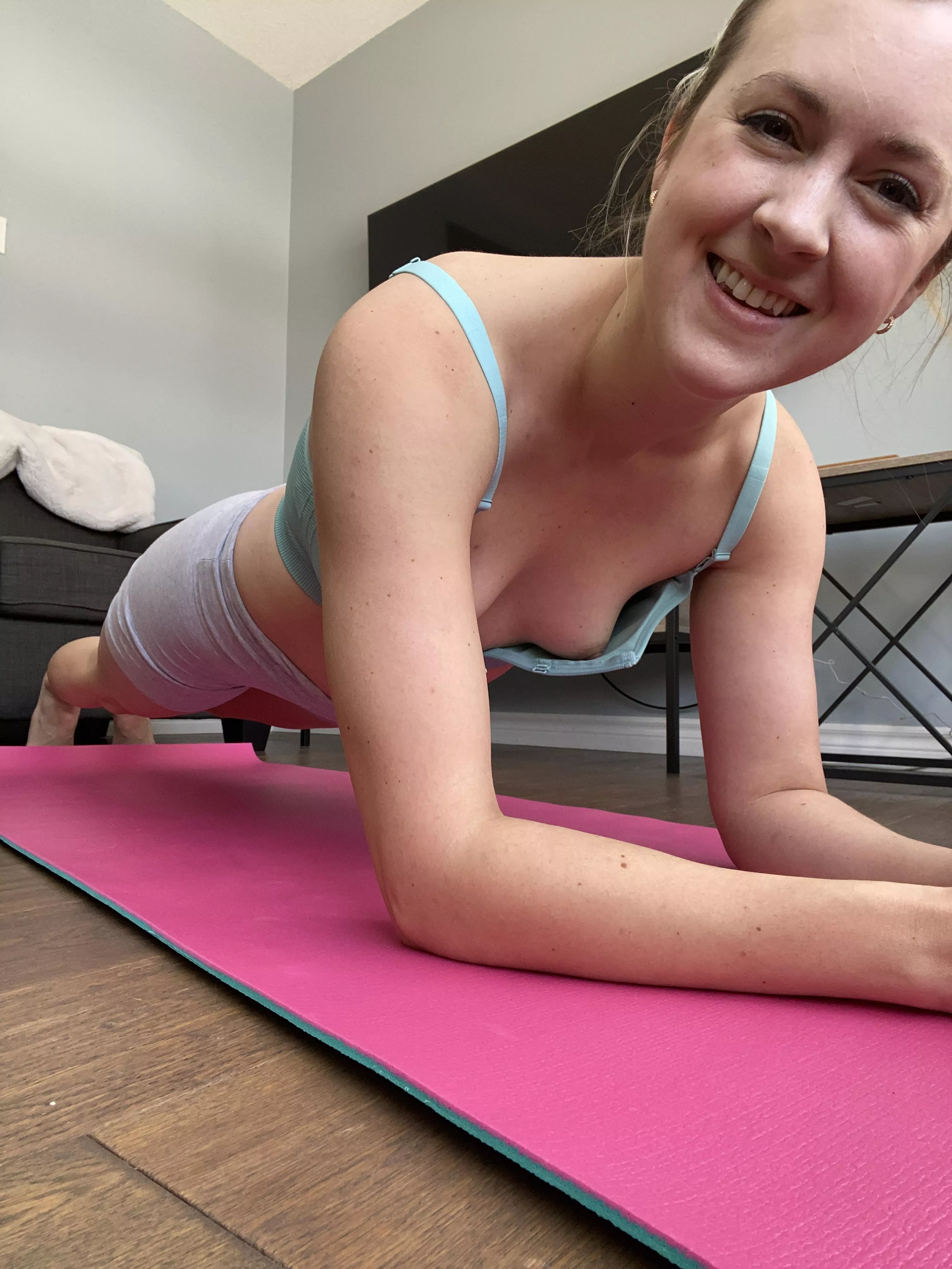 I can get you to hold your plank posted by Liz_XO_