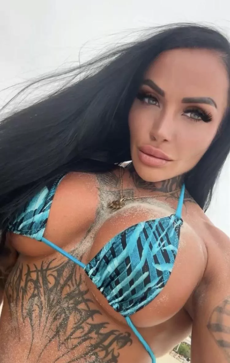 I’m always scared they will pop out posted by coedolsz