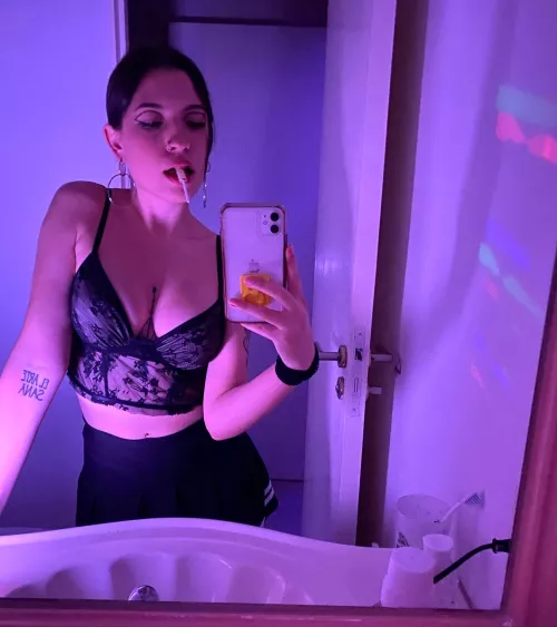 I’m easy. Are you? by lauraxlove