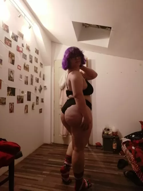 its harder to keep the Goth aesthetic when I strip down, but I try. Does it work? by fratchypink