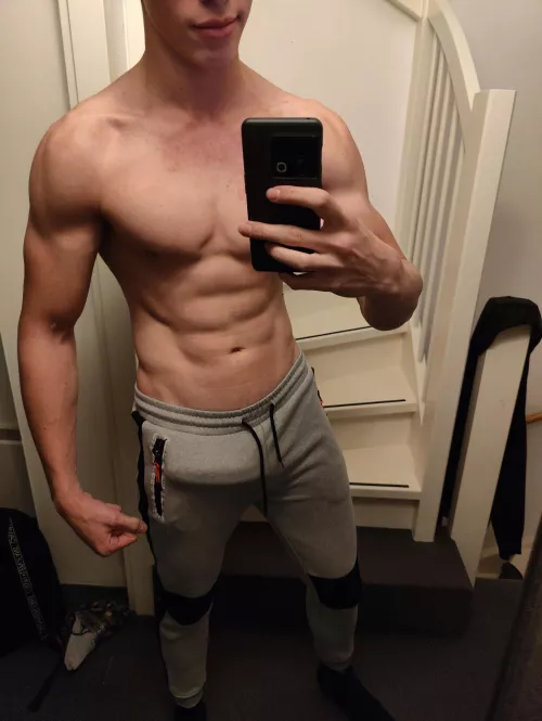 Its sweatpant season! - Dm me if you wanna see me without ;) by OwCo010