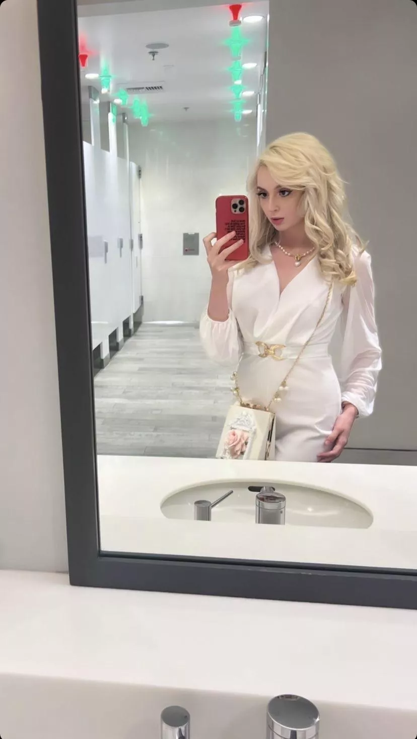 Lexi Lore posted by assclown616