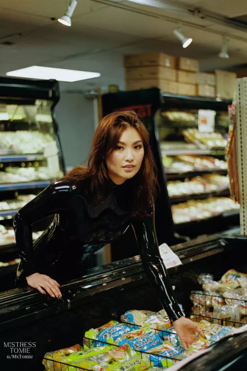 Looking for fresh meat 😈 by mxtomie