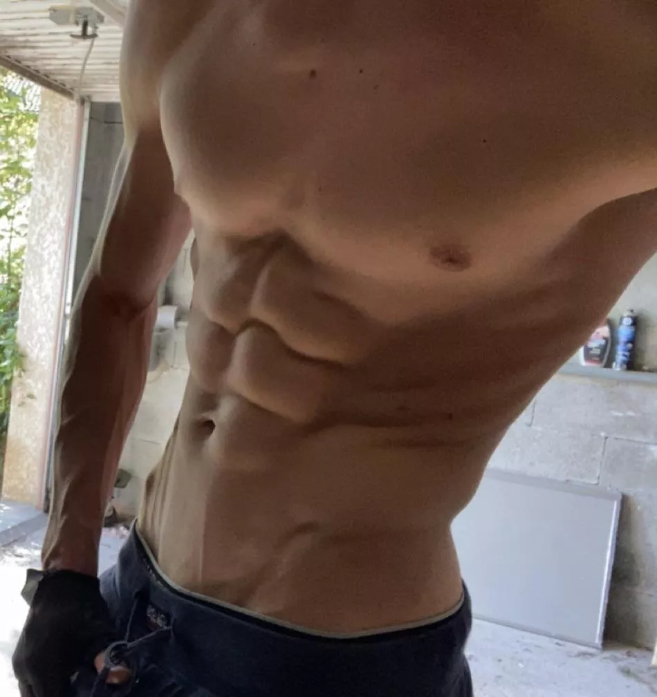 [m] 😉 posted by LeoSkennedyy