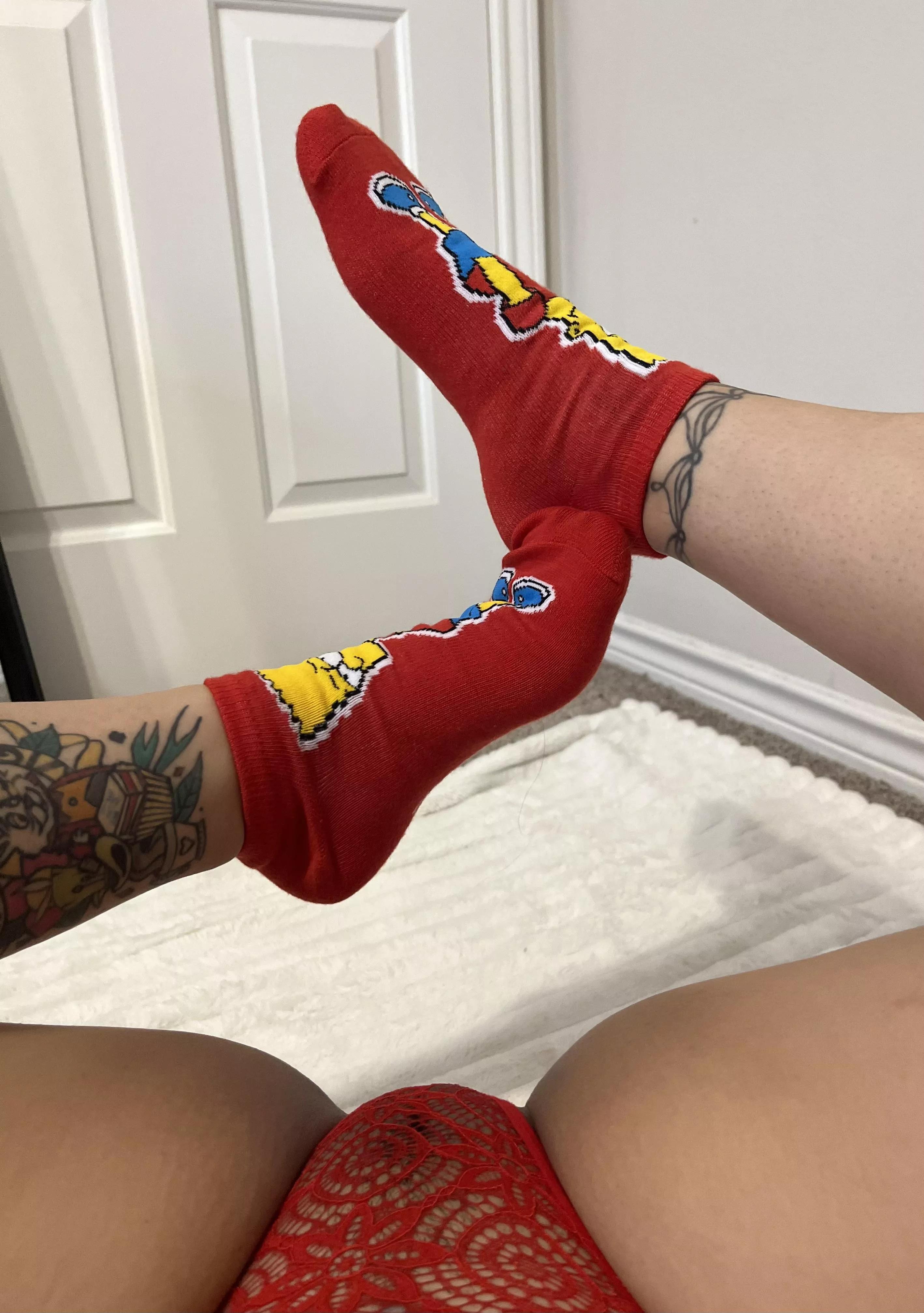 Red ankle socks [F] posted by Lollipoptoes22