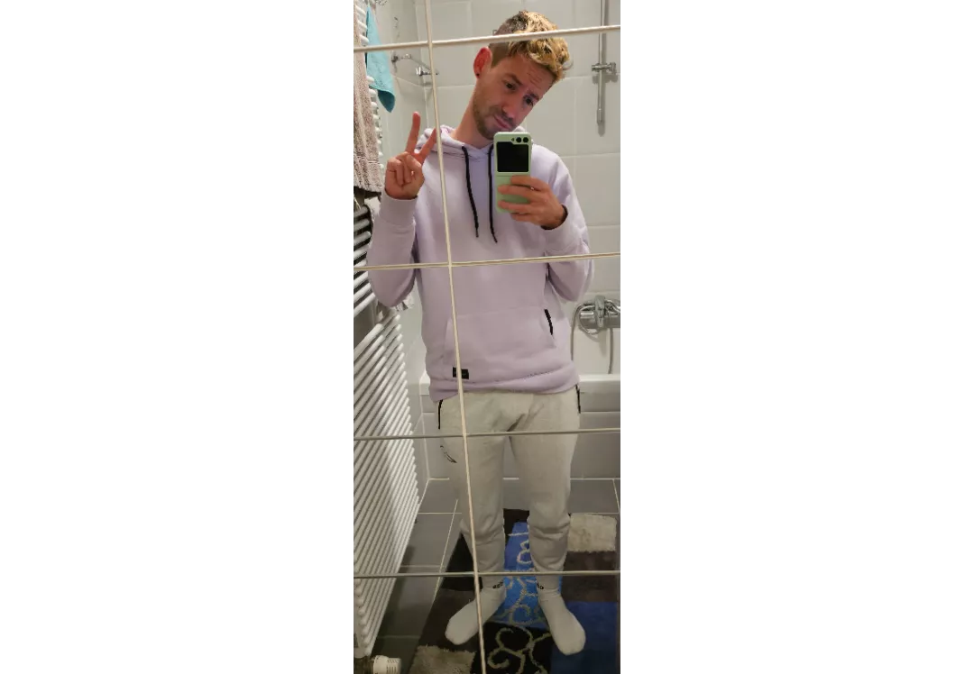 Seeing what Star Rail is all about. Also sweatpants win. posted by Healthy_Inflation_69