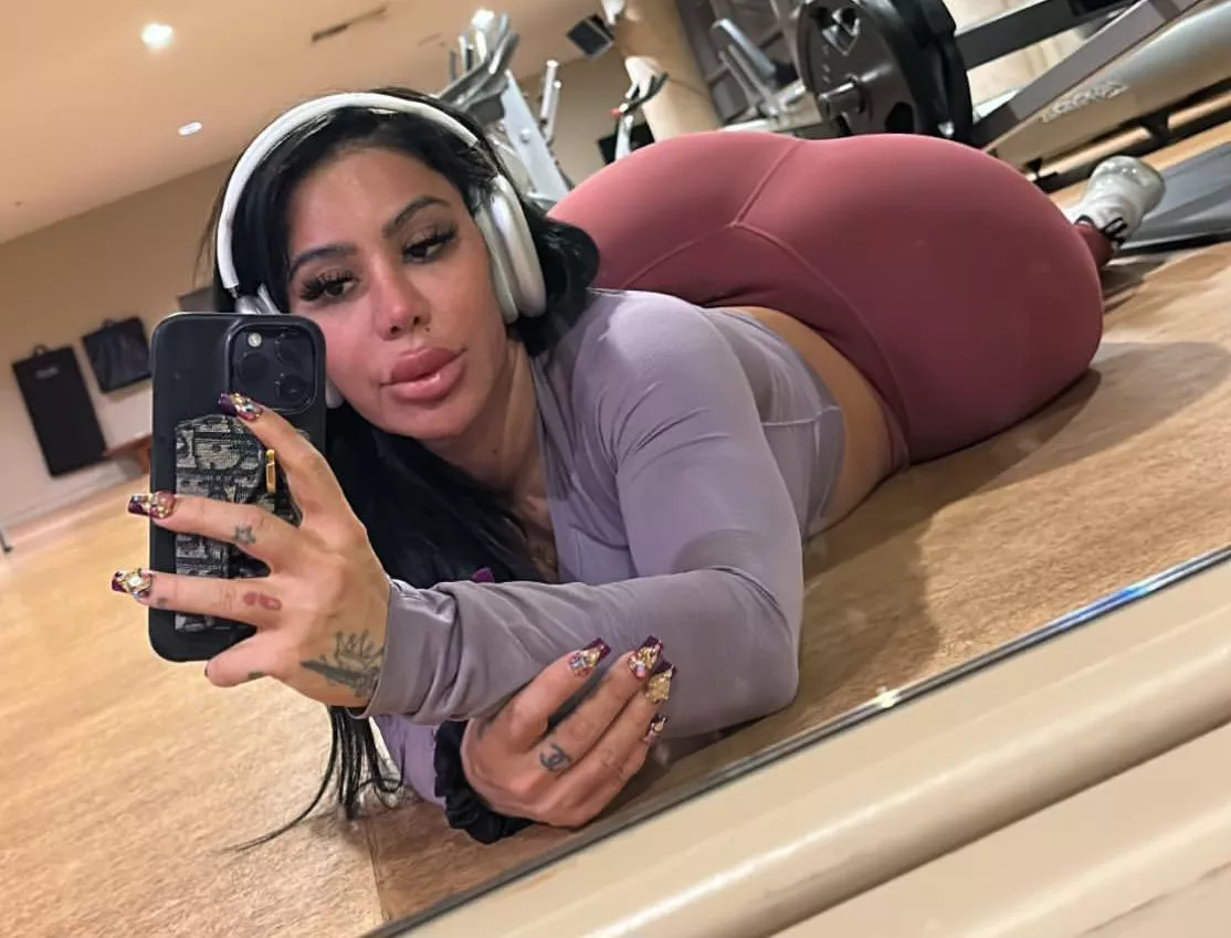 She need a rub down posted by eyepop9991