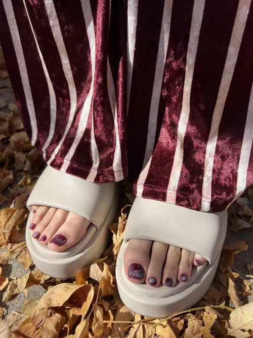 Sparkle Toes by ToetallyNatalie