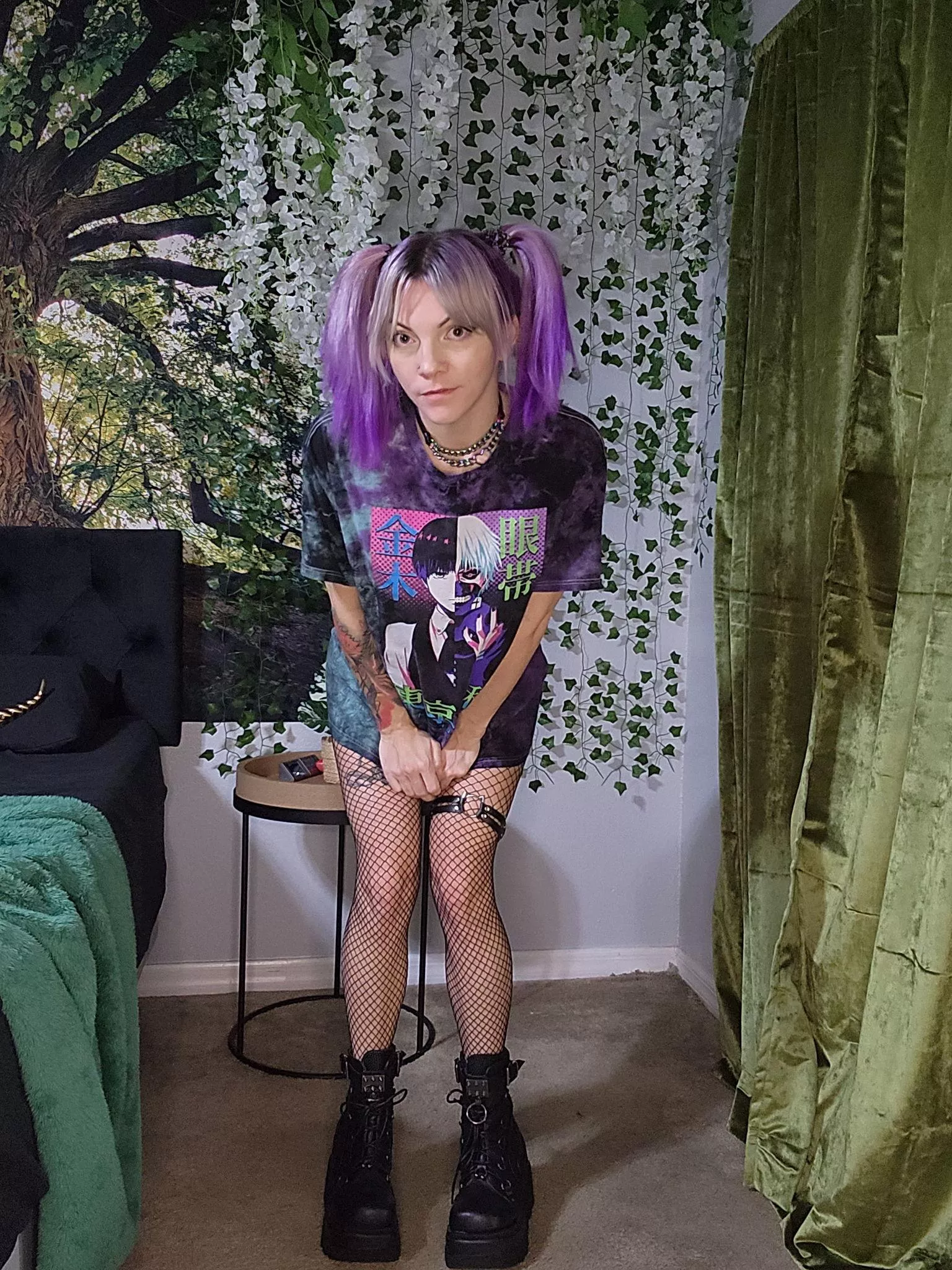 Wanna know a secret? There's nothing under here [F] posted by LessThanFair