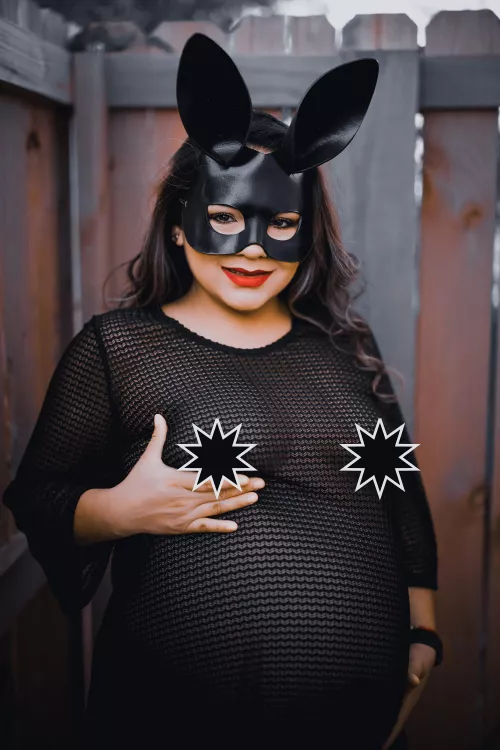 8 months pregnant here by MomNxxtDoor