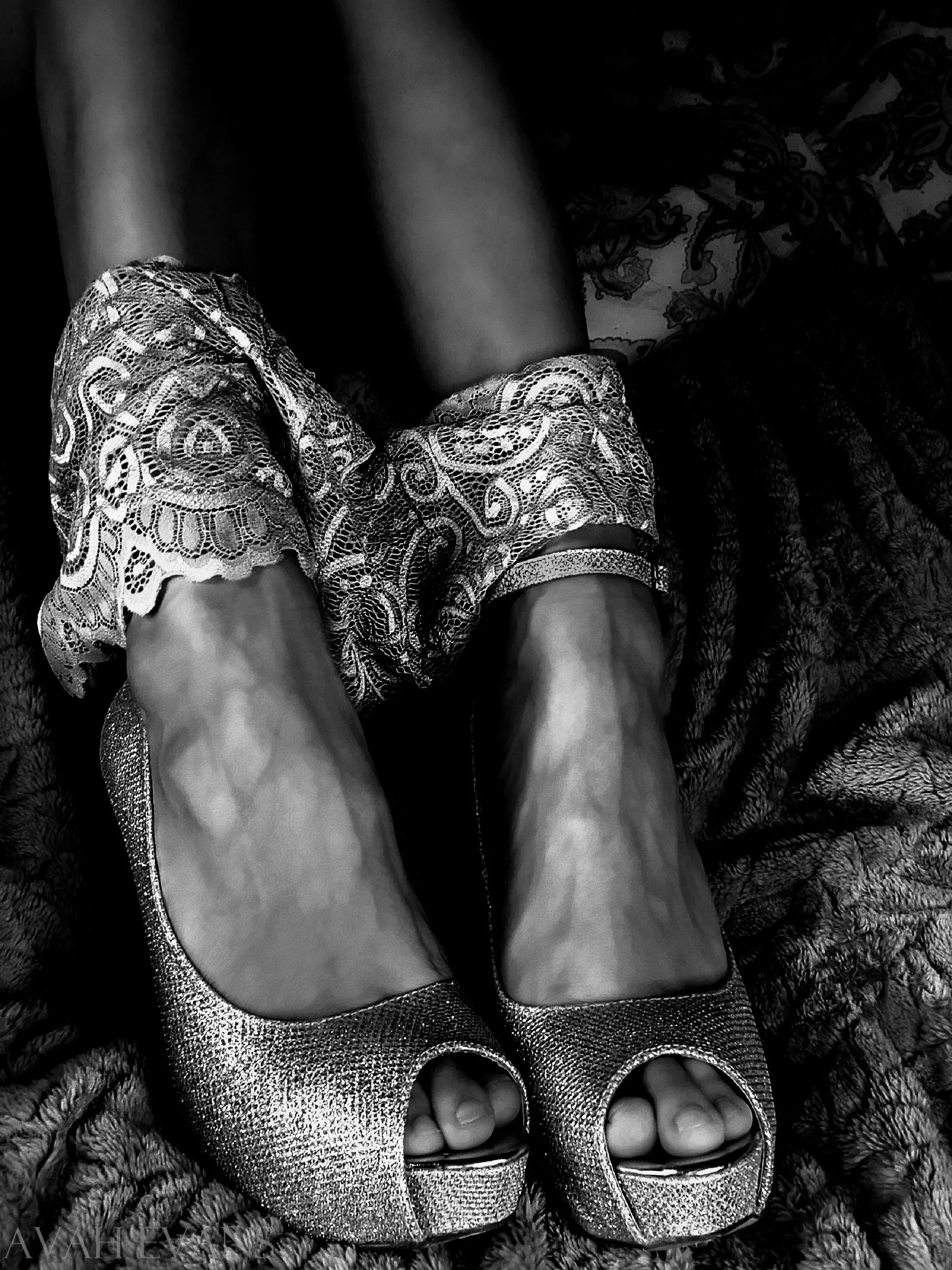 Adding some sparkle to my day (F) posted by AvahEvans