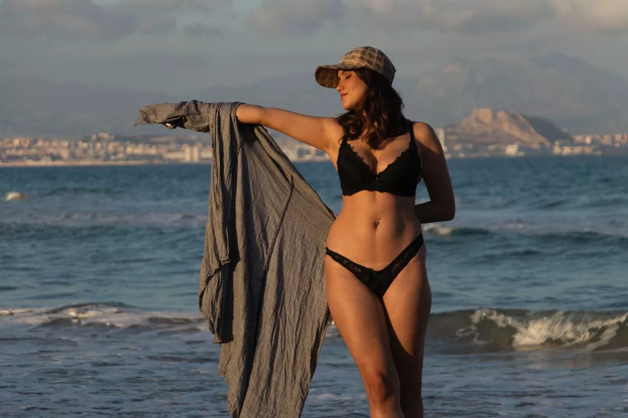 Beach Girl posted by GroundbreakingBit490