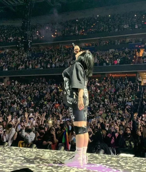 Big on Stage by DiamondStalker