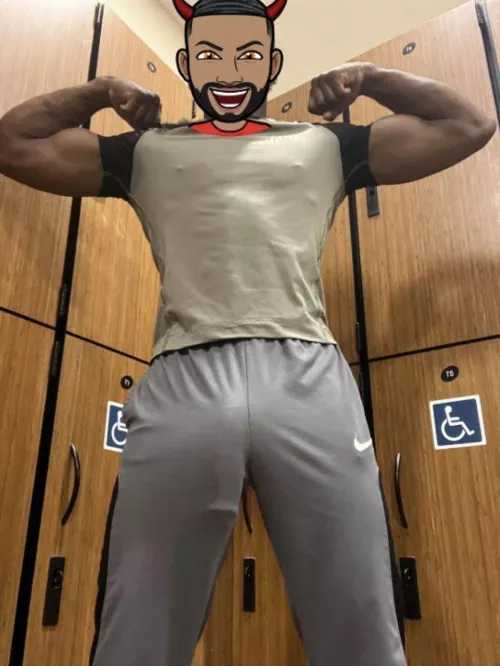 Bulging hard at the gym! 💪🏽🥵 by MonsterPapiMeat