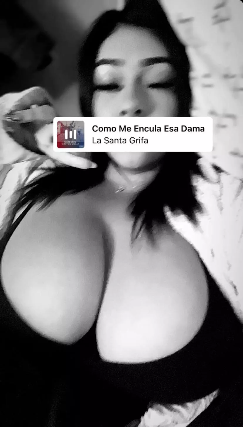 B&W posted by itsyaboiganggang