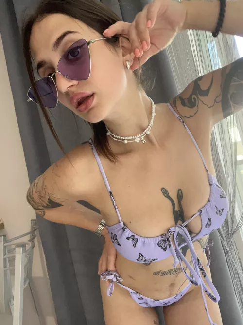 Calling all poolside admirers: Come drool over me by Aboutendanger