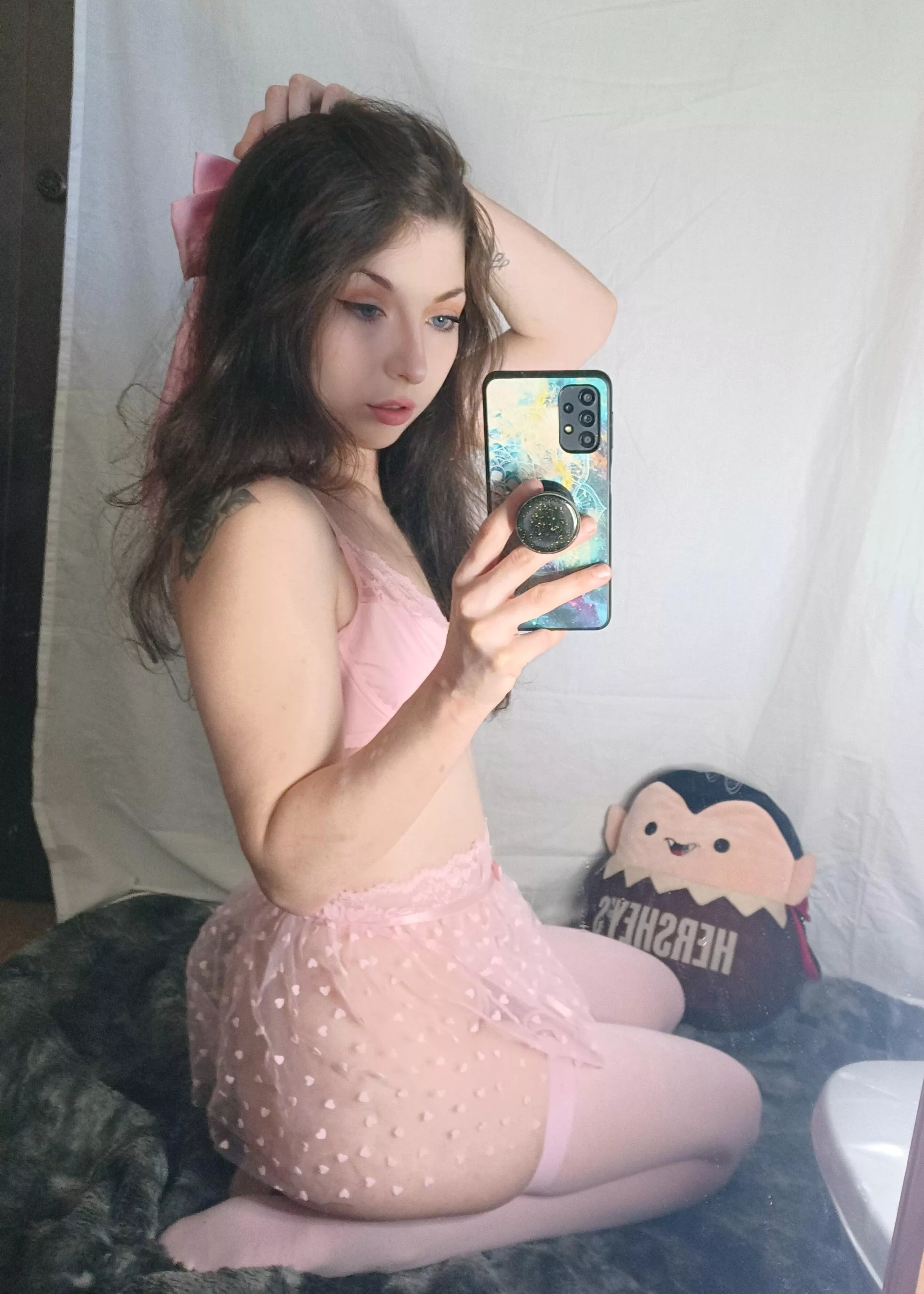 Do you like petite brunette cuties? 🎀 posted by starlitsirenx