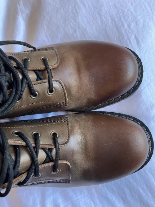 Does anyone know what causes this lighter area where toe cap bends ? by Ohnomycoco