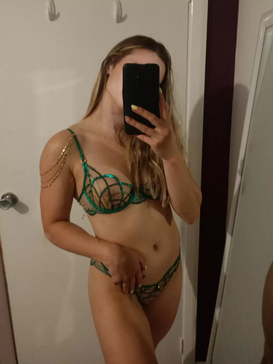 Does green suit me? posted by avaandalex