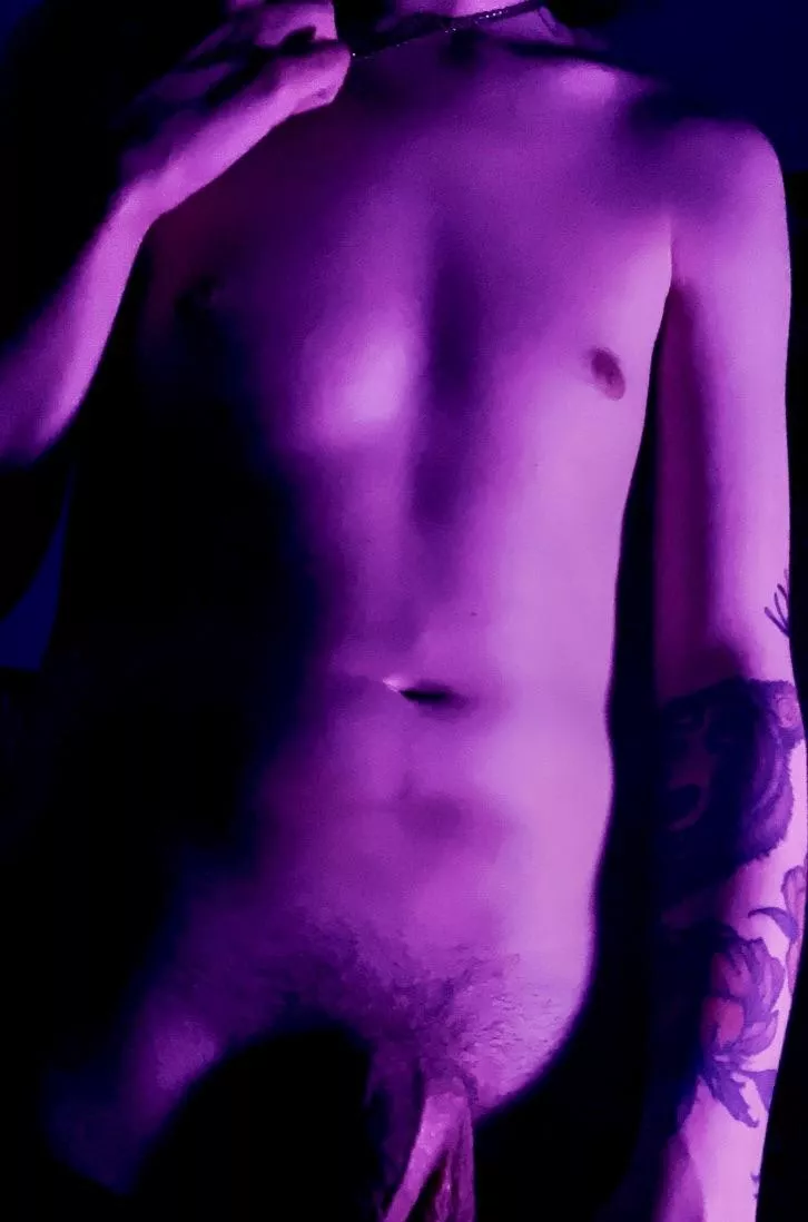 felt like having some fun with my purple lights this morning. 🥵🔪 posted by kxllme11