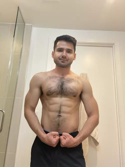 Hey everyone. 25yo, new to this. Nerdy guy who’s also into fitness/working out. Happy to be a part of this community 😊 by scruffygaynerd