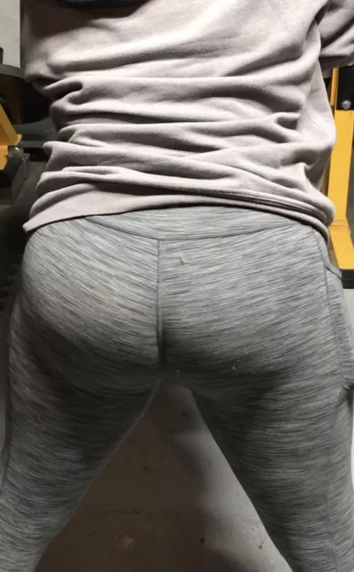 How does my ass look in these leggings?? by icecreampaintjob11