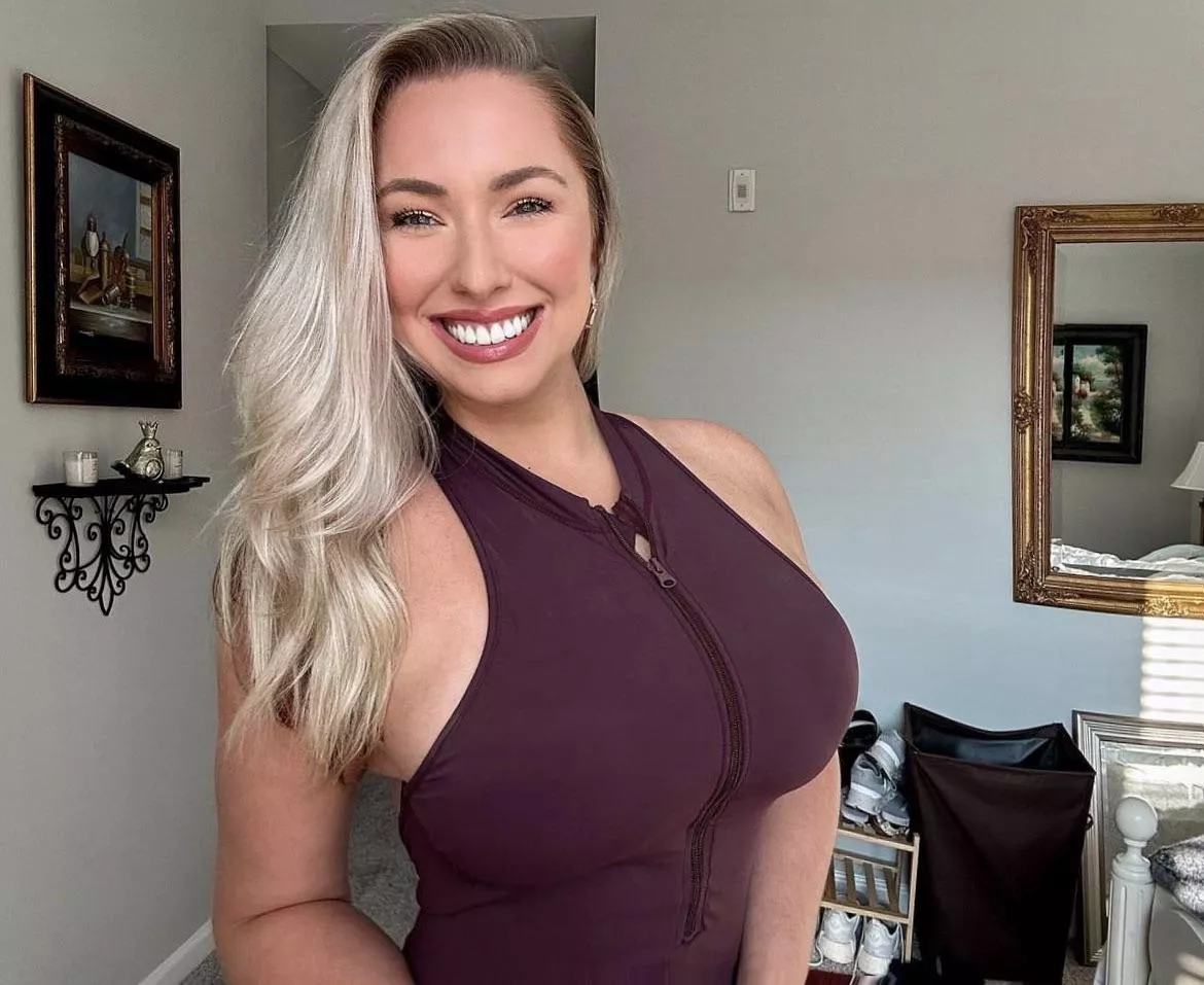 Huge smile posted by FlashyIllustrator738