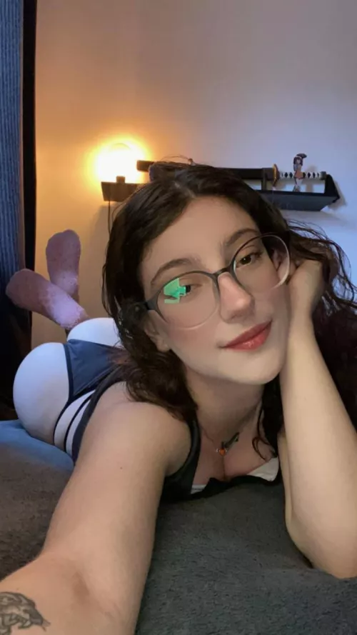 I wonder what do older guys think of a younger girl like me😶 by meek_mahogany