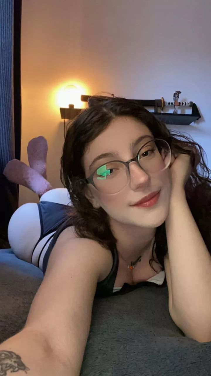 I wonder what do older guys think of a younger girl like me😶 posted by meek_mahogany