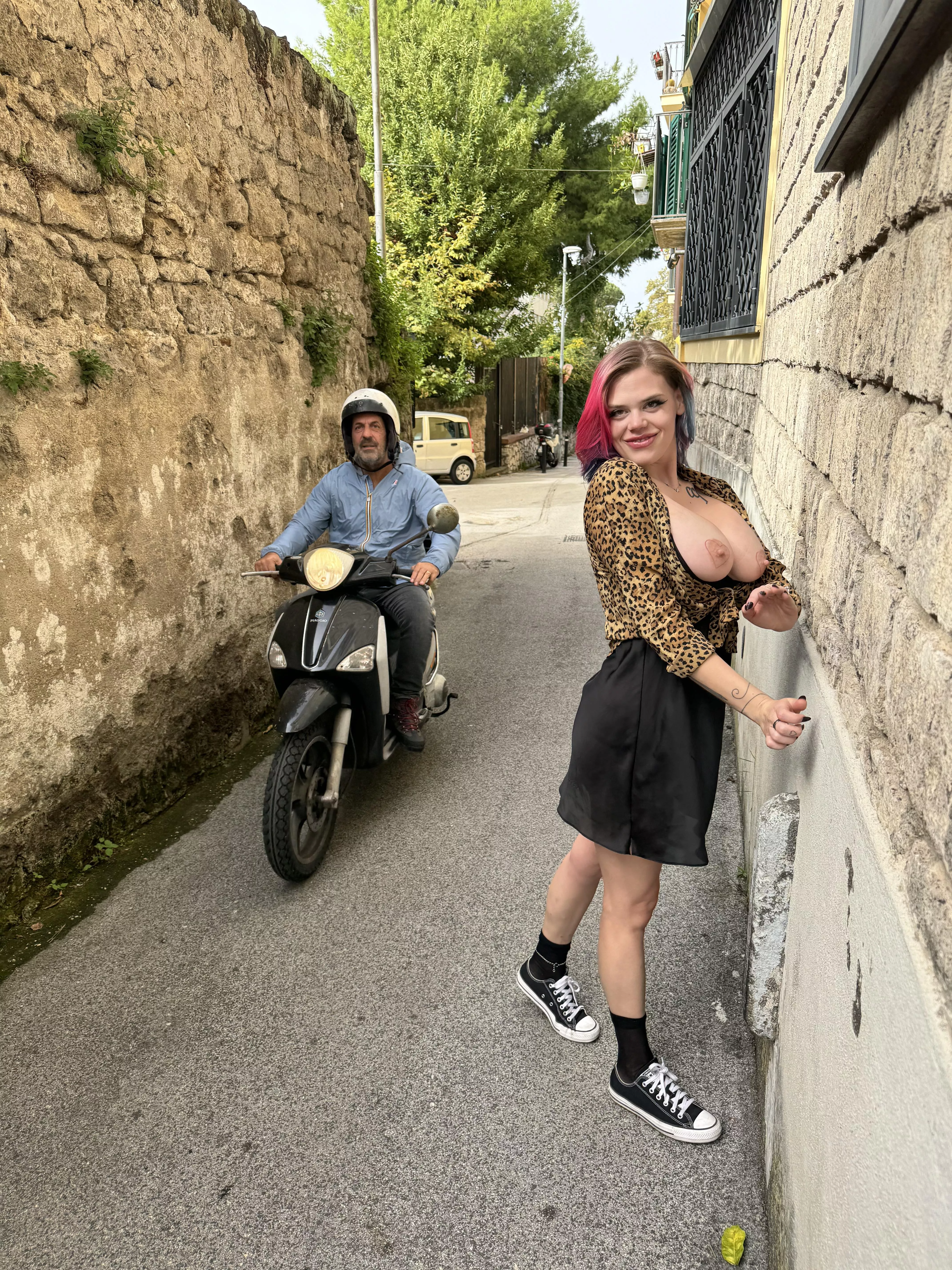 Italians LOVE me and my chucks. (Sorrento IT) posted by gothbbydoll