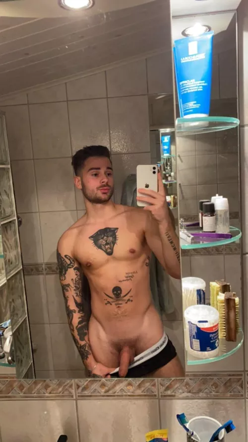 Just a quick picture before the shower by onlygioxx